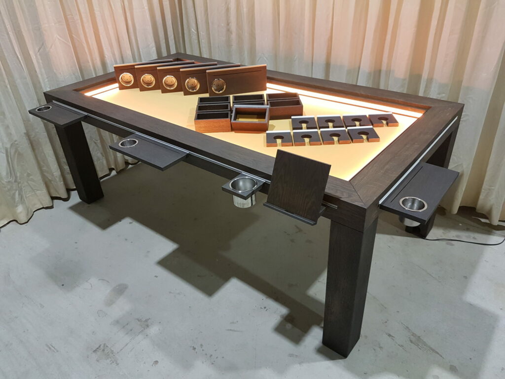 Board game tafel met Led en uitgebreide set accessoires.