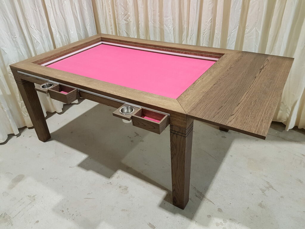 Gametafel met roze bodempaneel.